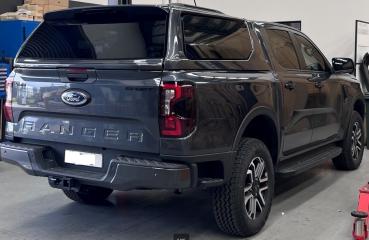 Hardtop mit elektrisch angesteuerten aufklappbaren Seitenscheiben + Heckscheibe, kabinenhoch, in Wagenfarbe lackiert für Ford Ranger Doppelkabiner, Modell 2023